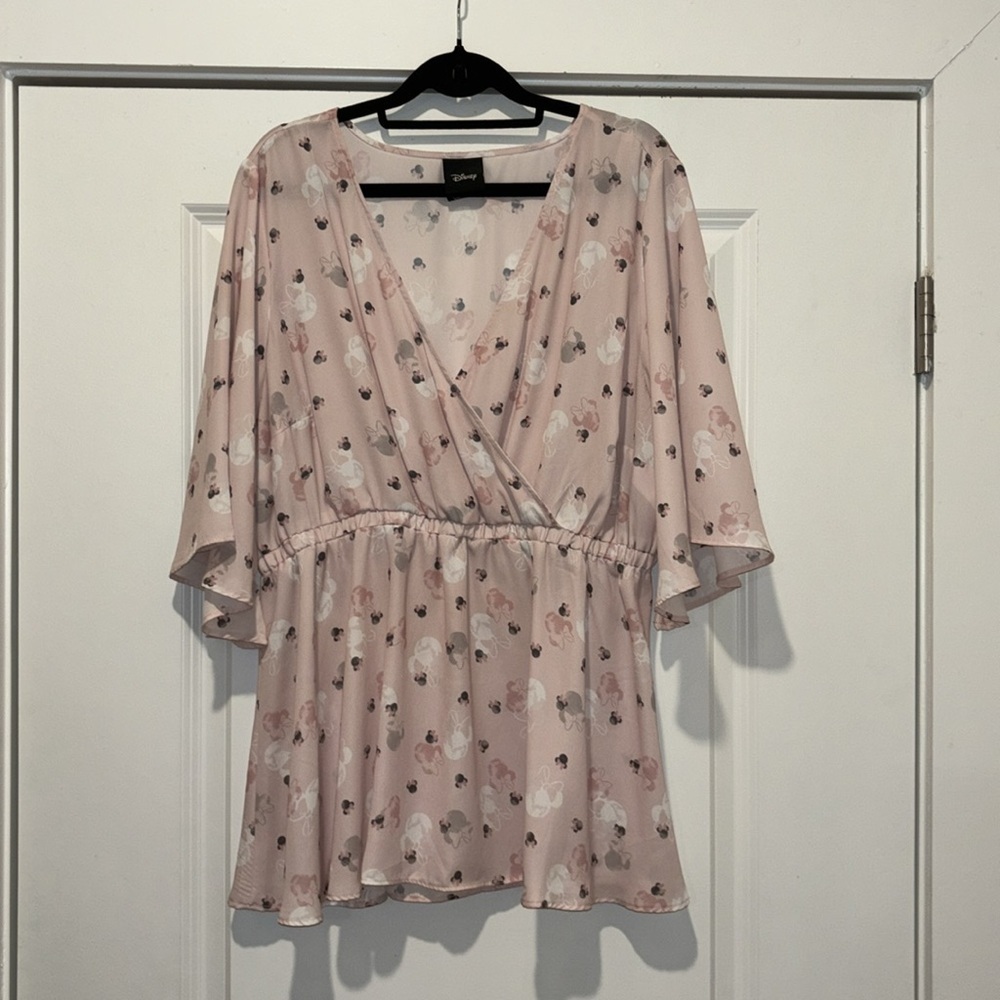 torrid Pale Pink Floral Wrap Peplum Top - Picture 5 of 10